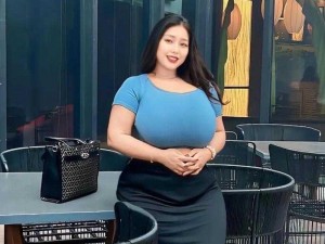 哇，丰满老妇 BBwBBwBBw 真的好有魅力啊