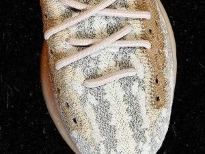 yeezy380 蜜桃粉和白色，两种颜色都是采用高清技术制作的精品