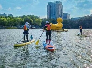 胡秀英最浪的一次：体验惊险刺激的水上运动之旅